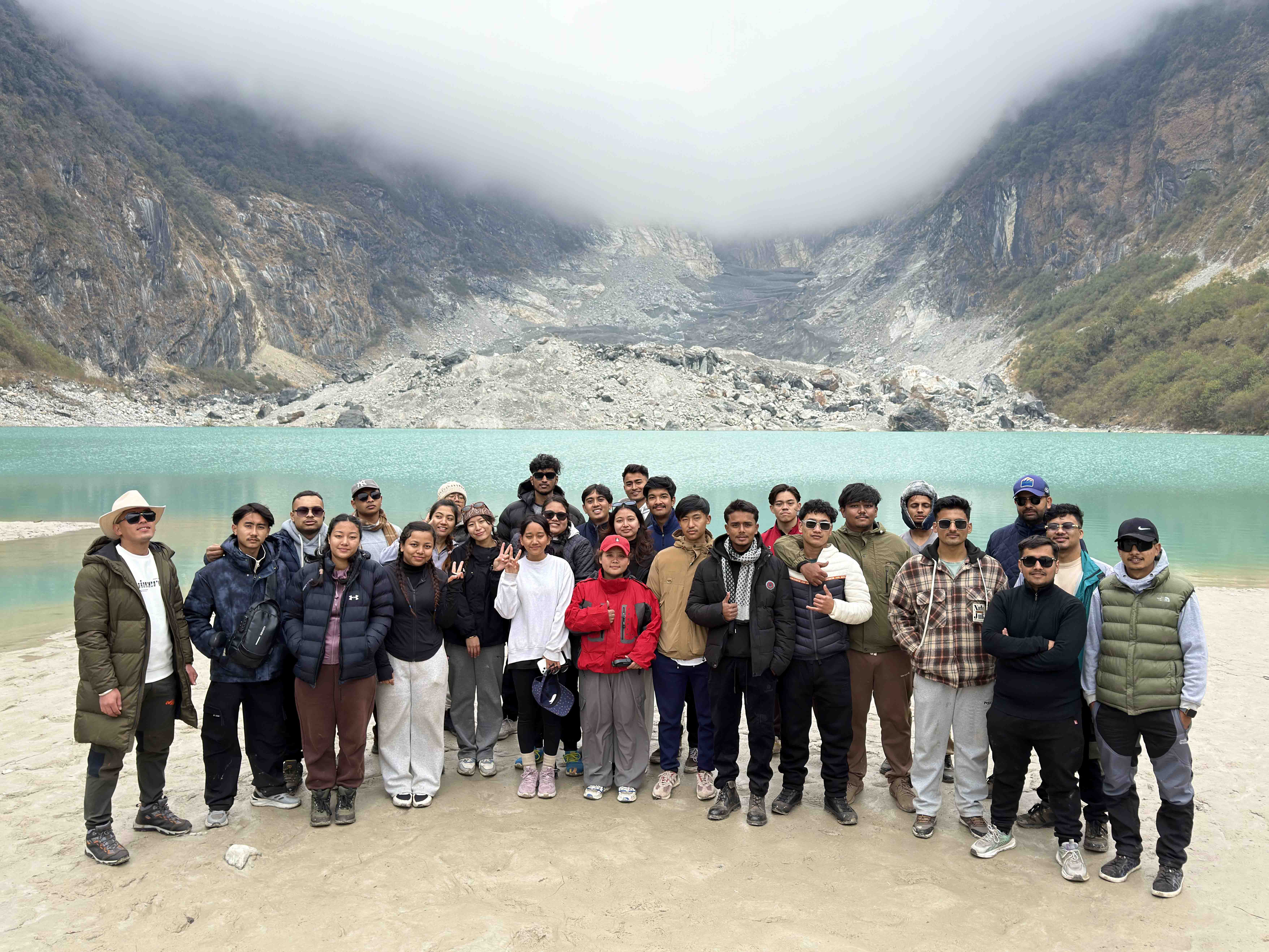 DAVians Tour Kapuche Lake 2082